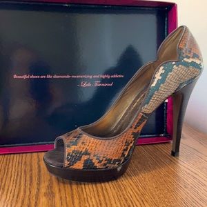 Lulu Townsend Peeptoe Leather Embossed Snakeskin Pumps, EUC